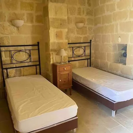 Unique Farmhouse-4 Double Bedroom, Quiet W/views * Għarb