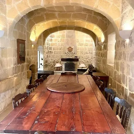 Unique Farmhouse-4 Double Bedroom, Quiet W/views * Għarb