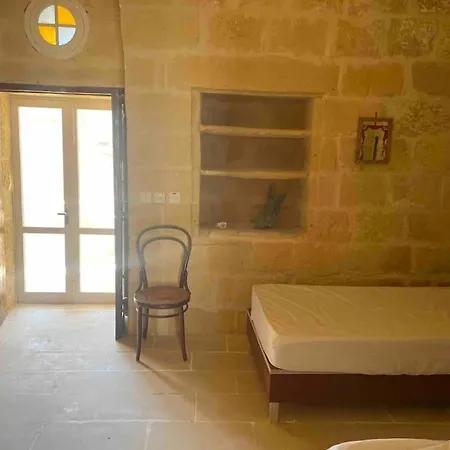 Unique Farmhouse-4 Double Bedroom, Quiet W/views * Għarb