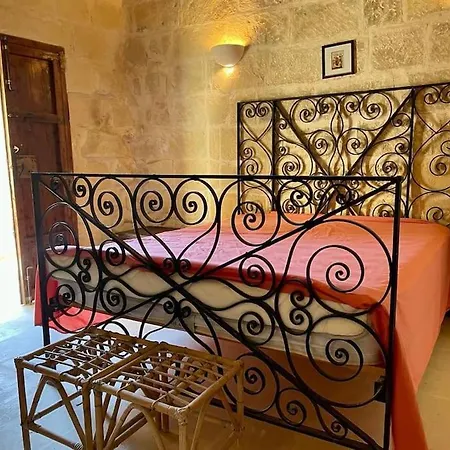 Villa Unique Farmhouse-4 Double Bedroom, Quiet W/views *