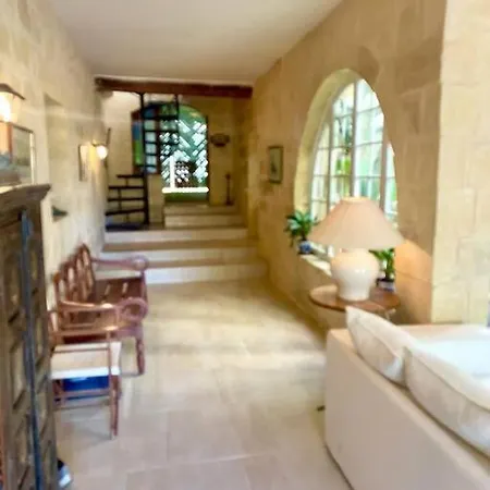 Unique Farmhouse-4 Double Bedroom, Quiet W/views