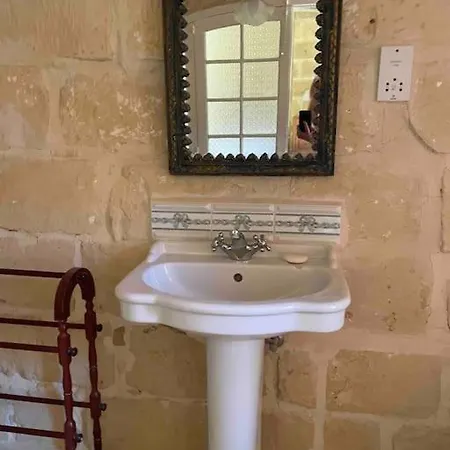 فيلة Unique Farmhouse-4 Double Bedroom, Quiet W/views Għarb