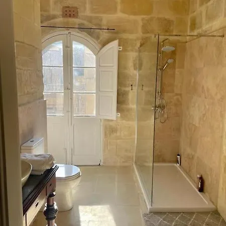 Unique Farmhouse-4 Double Bedroom, Quiet W/views * Għarb