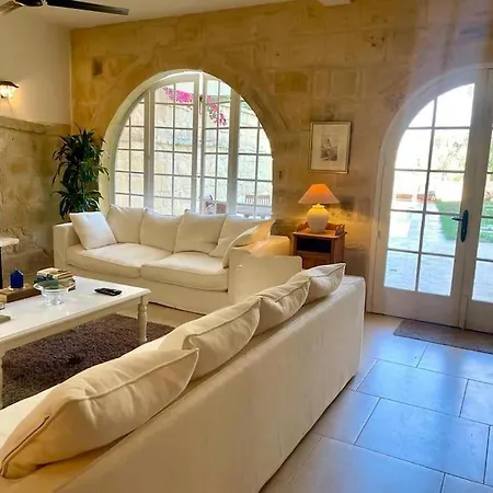 Villa Unique Farmhouse-4 Double Bedroom, Quiet W/views *