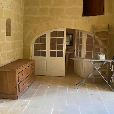 Villa Unique Farmhouse-4 Double Bedroom, Quiet W/views
