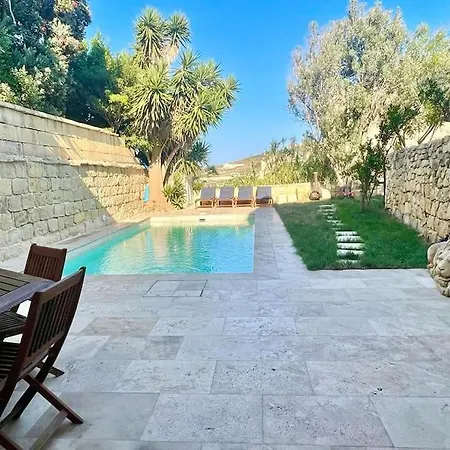 Villa Unique Farmhouse-4 Double Bedroom, Quiet W/views *